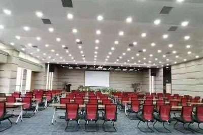 ׶ʦְҵѧУѧѶǮ ס޷շѱ׼