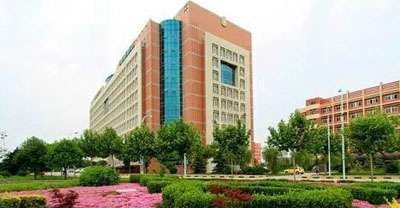 ������ҽҩ��ѧ���˸߿��������¼�ѧ���շѱ�׼